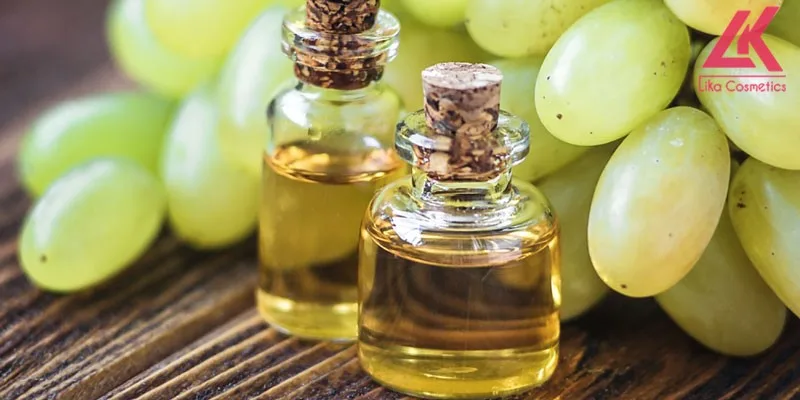 dưỡng da bằng dầu hạt nho